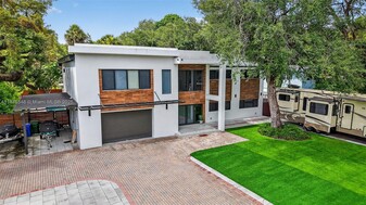 3000 Riverland Rd in Fort Lauderdale, FL - Building Photo