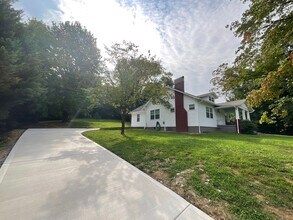 1925 Rogers Rd in Morristown, TN - Building Photo - Building Photo