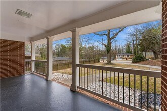 2393 Lilla Cir SW in Atlanta, GA - Building Photo - Building Photo