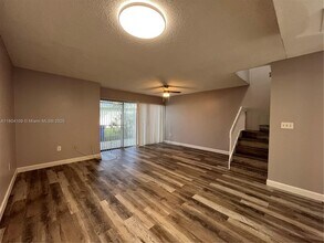 843 Crystal Lake Dr in Pompano Beach, FL - Building Photo - Building Photo