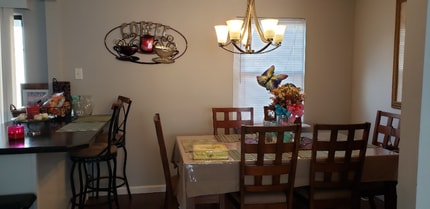 2408 Hidden Meadow Ln in Ballwin, MO - Foto de edificio - Building Photo