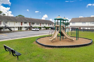 West End Crossing in Beaumont, TX - Building Photo - Building Photo