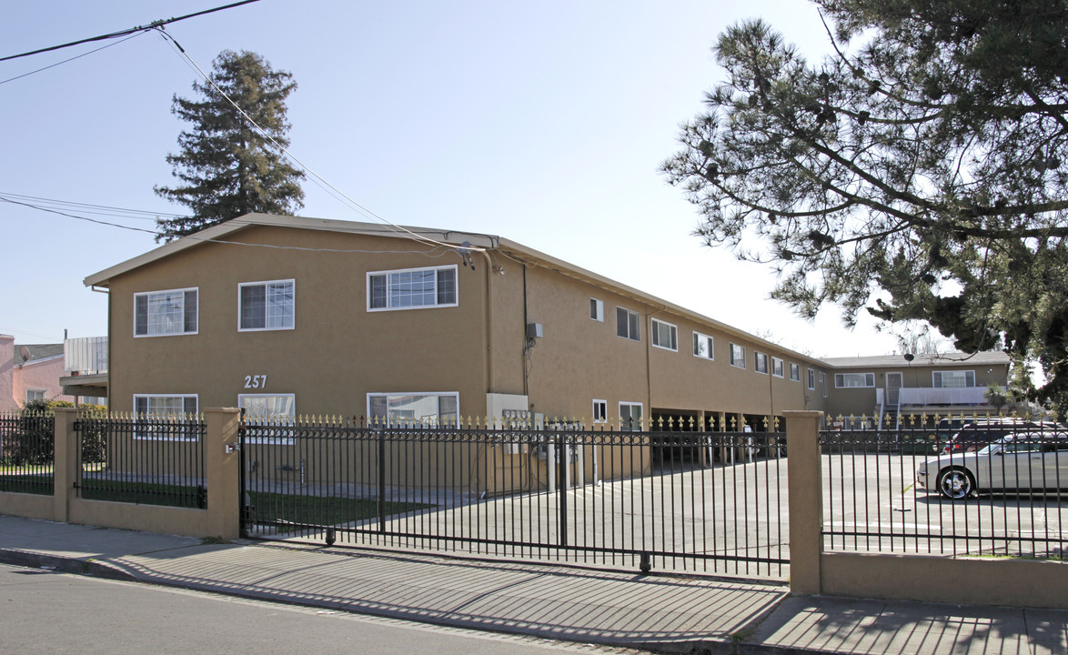 257 Poplar Ave in Hayward, CA - Building Photo