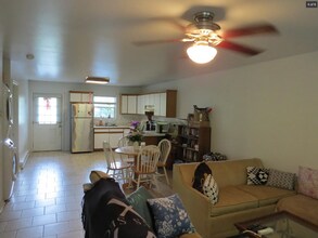 323 Parker Farm Rd, Unit B in Cullowhee, NC - Foto de edificio - Building Photo