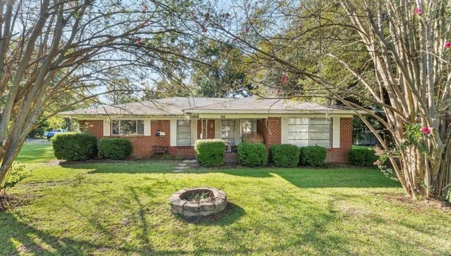 308 SW Johnson St in De Kalb, TX - Building Photo - Building Photo