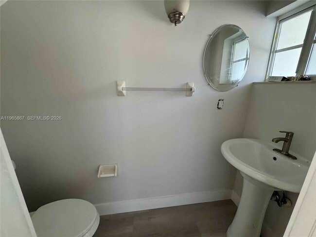 5736 Tyler St in Hollywood, FL - Foto de edificio - Building Photo