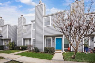 5807 Beverly Hill St in Houston, TX - Building Photo