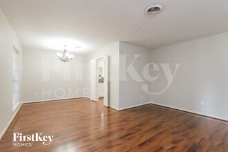 12115 Hillcroft St in Houston, TX - Building Photo - Building Photo