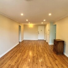 135 Post Ave in Westbury, NY - Building Photo - Building Photo
