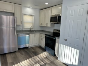 28530 Grayling Ave in Farmington Hills, MI - Building Photo - Building Photo