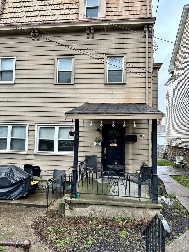 208-210 Maple Ter in Pittsburgh, PA - Building Photo - Building Photo