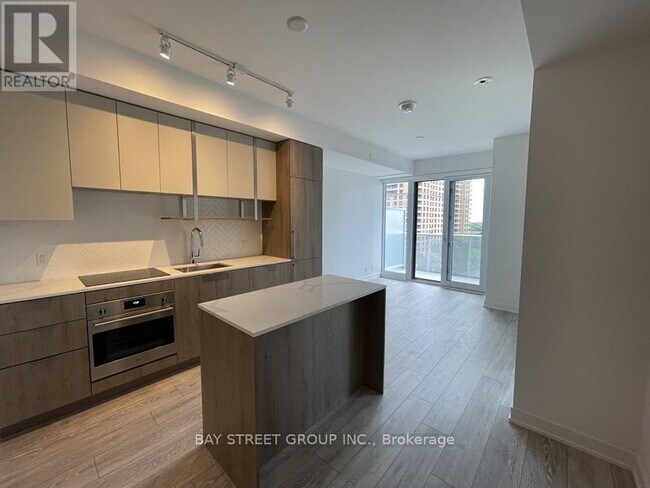 15 Holmes Ave in Toronto, ON - Building Photo - Building Photo