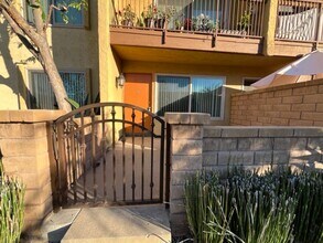 1541 E Quincy Ave in Orange, CA - Foto de edificio - Building Photo