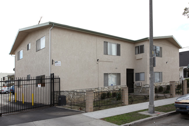 1422 Hellman St in Long Beach, CA - Foto de edificio - Building Photo