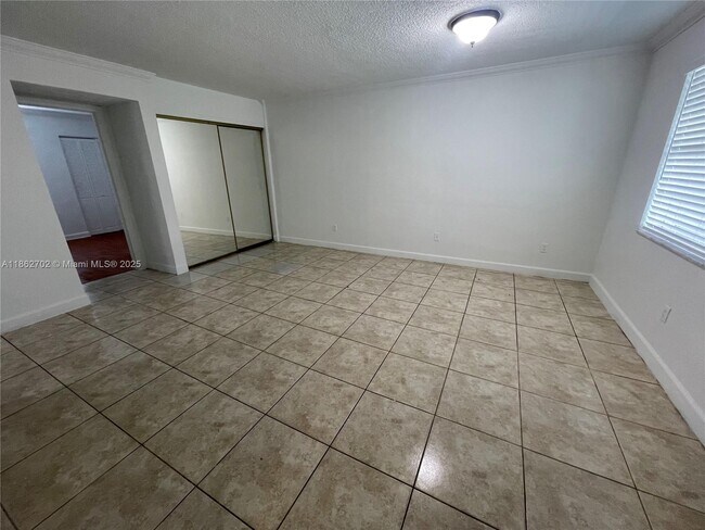 7105 W 13th Ave in Hialeah, FL - Building Photo - Building Photo