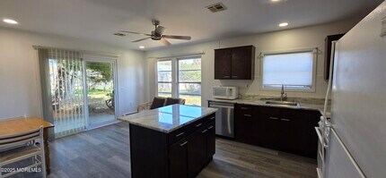 90 Rodhos St in Toms River, NJ - Building Photo - Building Photo