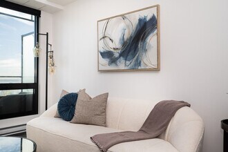 1316 Rue Saint-Antoine O, Unit SI ID1326060P in Montréal, QC - Building Photo - Building Photo