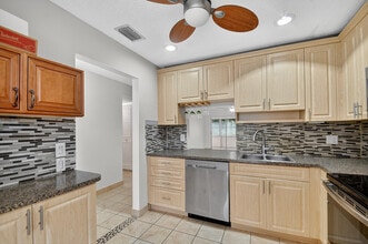 638 Marlboro Oval in Greenacres, FL - Building Photo - Building Photo