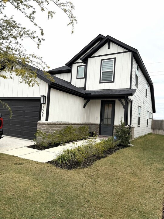 7558 Magnolia Orchid Ln in Cypress, TX - Foto de edificio