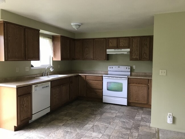 232 Donald Terrace in Myrtle Creek, OR - Building Photo - Building Photo