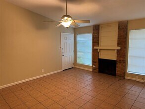 10805 Lanshire Dr in Austin, TX - Building Photo - Building Photo