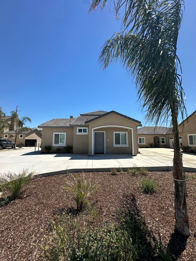 8311 Frankie Lou St in Bakersfield, CA - Building Photo - Building Photo