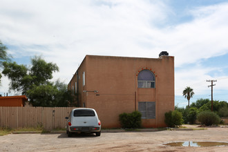 902 N Belvedere Ave in Tucson, AZ - Building Photo - Building Photo