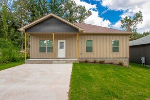 2311 Nichols Rd in Little Rock, AR - Building Photo