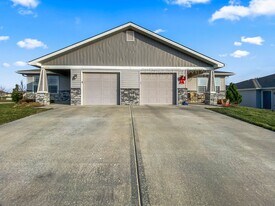 8102 SW 1st St in Blue Springs, MO - Building Photo