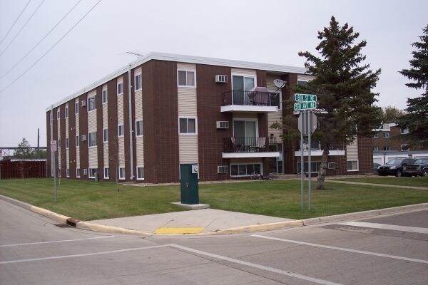 815-845 6th Ave NE in Valley City, ND - Building Photo - Building Photo