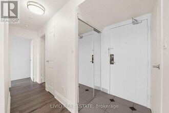 10 Markbrook Ln in Toronto, ON - Building Photo - Building Photo