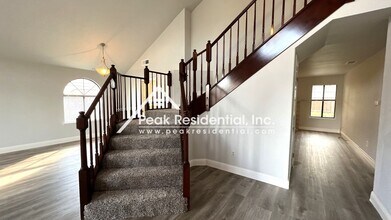 5126 Efthemia Way in Elk Grove, CA - Building Photo - Building Photo
