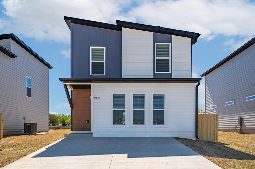 1071 Kentucky Ave in Bentonville, AR - Building Photo