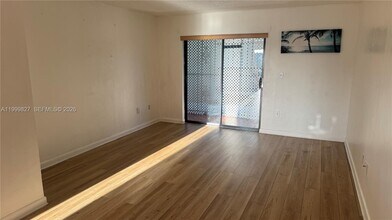 2319 W 60th St in Hialeah, FL - Building Photo - Building Photo