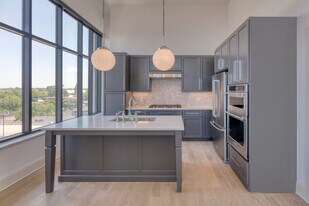 Parkside On Pearl in Columbus, OH - Building Photo