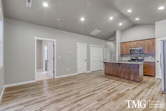 8227 NE 20th St in Vancouver, WA - Building Photo - Building Photo