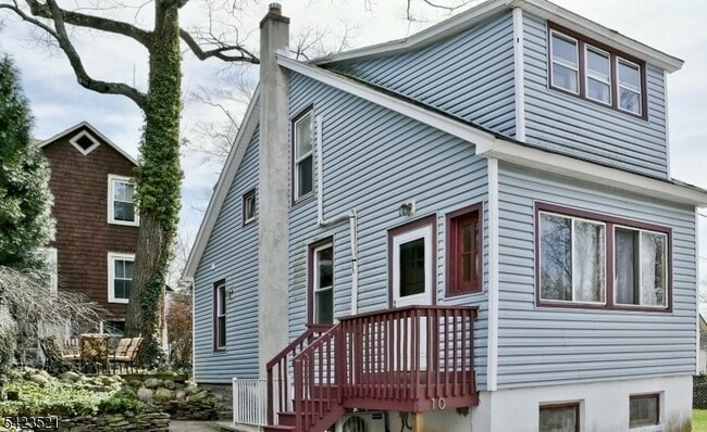 property at 10 Banghart Pl