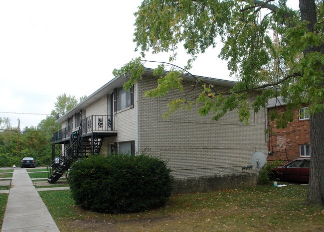 652 Riverview Dr in Columbus, OH - Foto de edificio - Building Photo