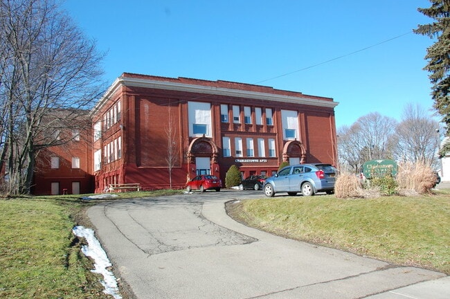 Charlestowne Apartments in Jamestown, NY - Building Photo - Building Photo