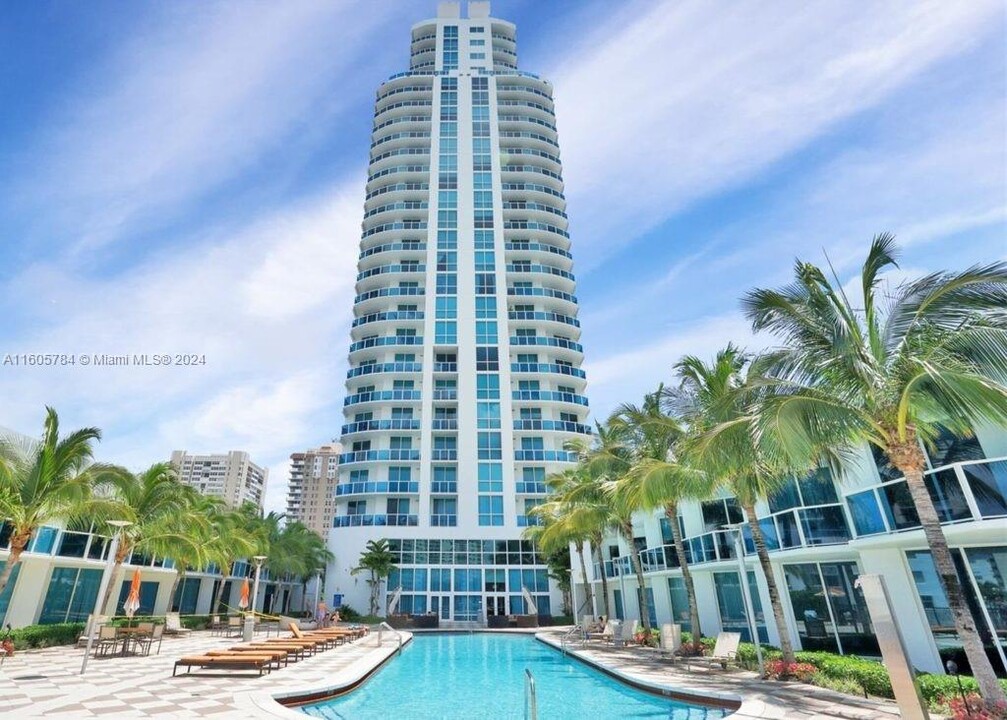 1945 S Ocean Dr, Unit #1708 in Hallandale Beach, FL - Foto de edificio