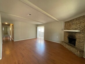 1305 Willow Wood Ct-Unit -1305 in Irving, TX - Foto de edificio - Building Photo