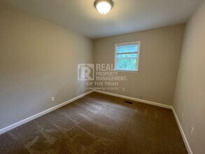 284 Longmeadow Dr in Clemmons, NC - Building Photo - Building Photo