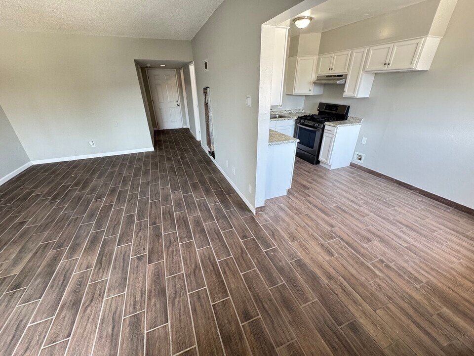 3247 W Century Blvd, Unit 6 in Inglewood, CA - Building Photo