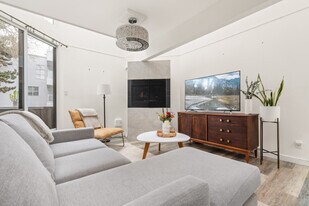1870 Yew St in Vancouver, BC - Building Photo