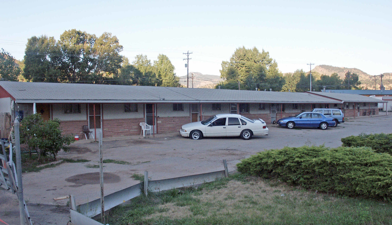 4241 Hwy 66 in Lyons, CO - Foto de edificio