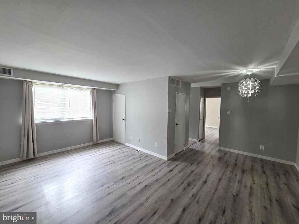 9921 Bustleton Ave in Philadelphia, PA - Building Photo