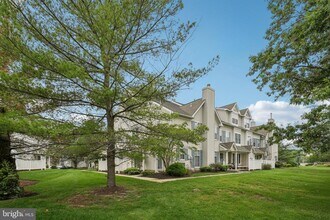 505 Oliphant Ln in Mount Laurel, NJ - Building Photo - Building Photo