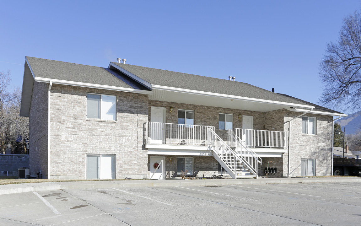 Gray Cliff Apartments in Logan, UT - Building Photo