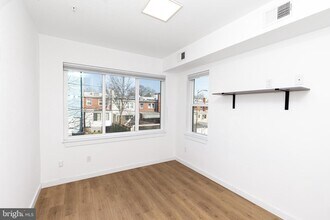 839 19th St NE-Unit -4 in Washington, DC - Foto de edificio - Building Photo