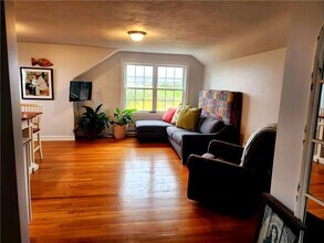 7 Holden Rd-Unit -2 in South Kingstown, RI - Building Photo - Building Photo